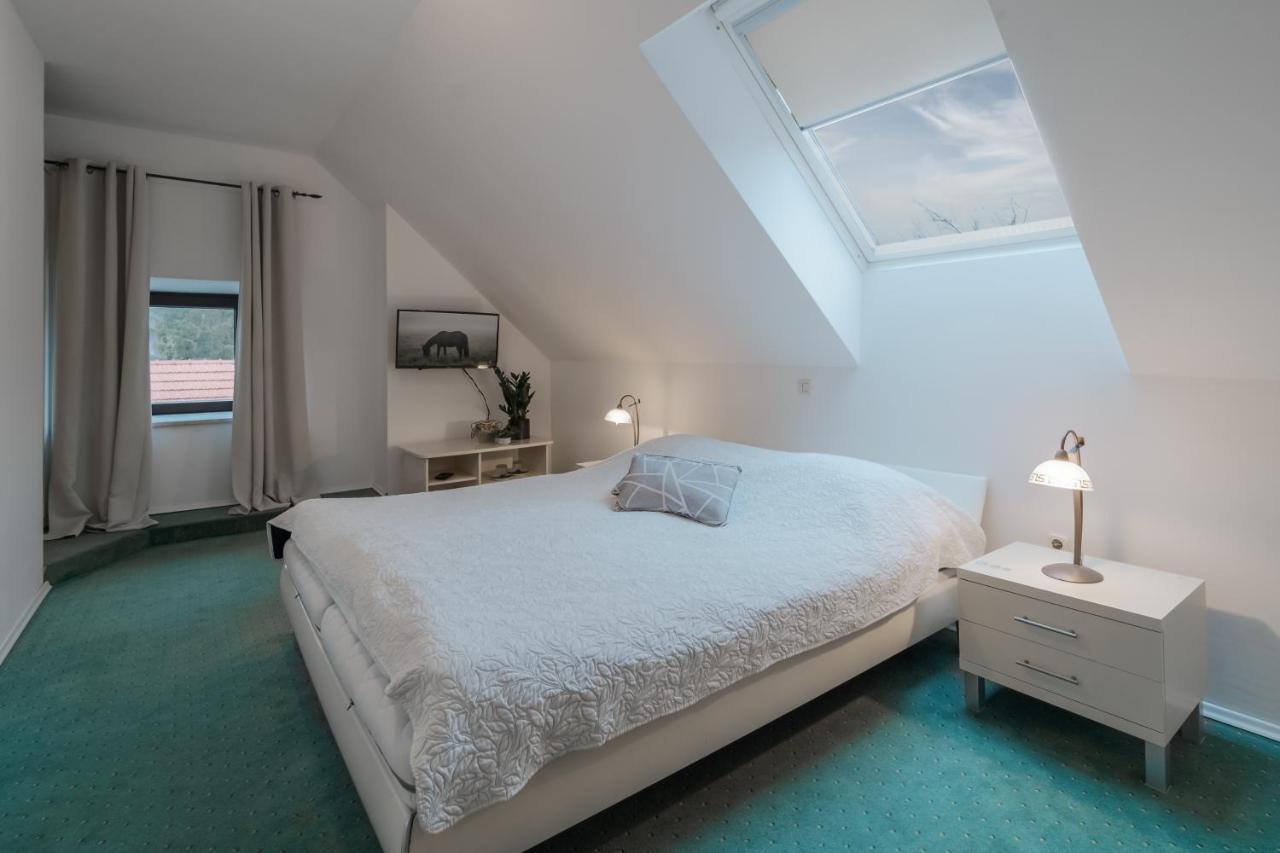 Sobe "Ela" Bed & Breakfast Fuzine Bagian luar foto