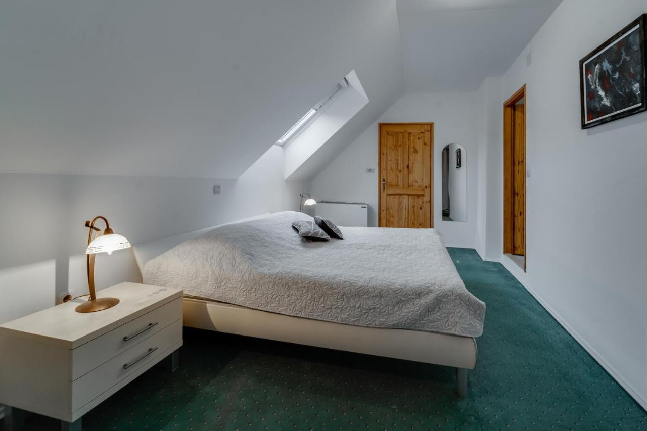 Sobe "Ela" Bed & Breakfast Fuzine Bagian luar foto