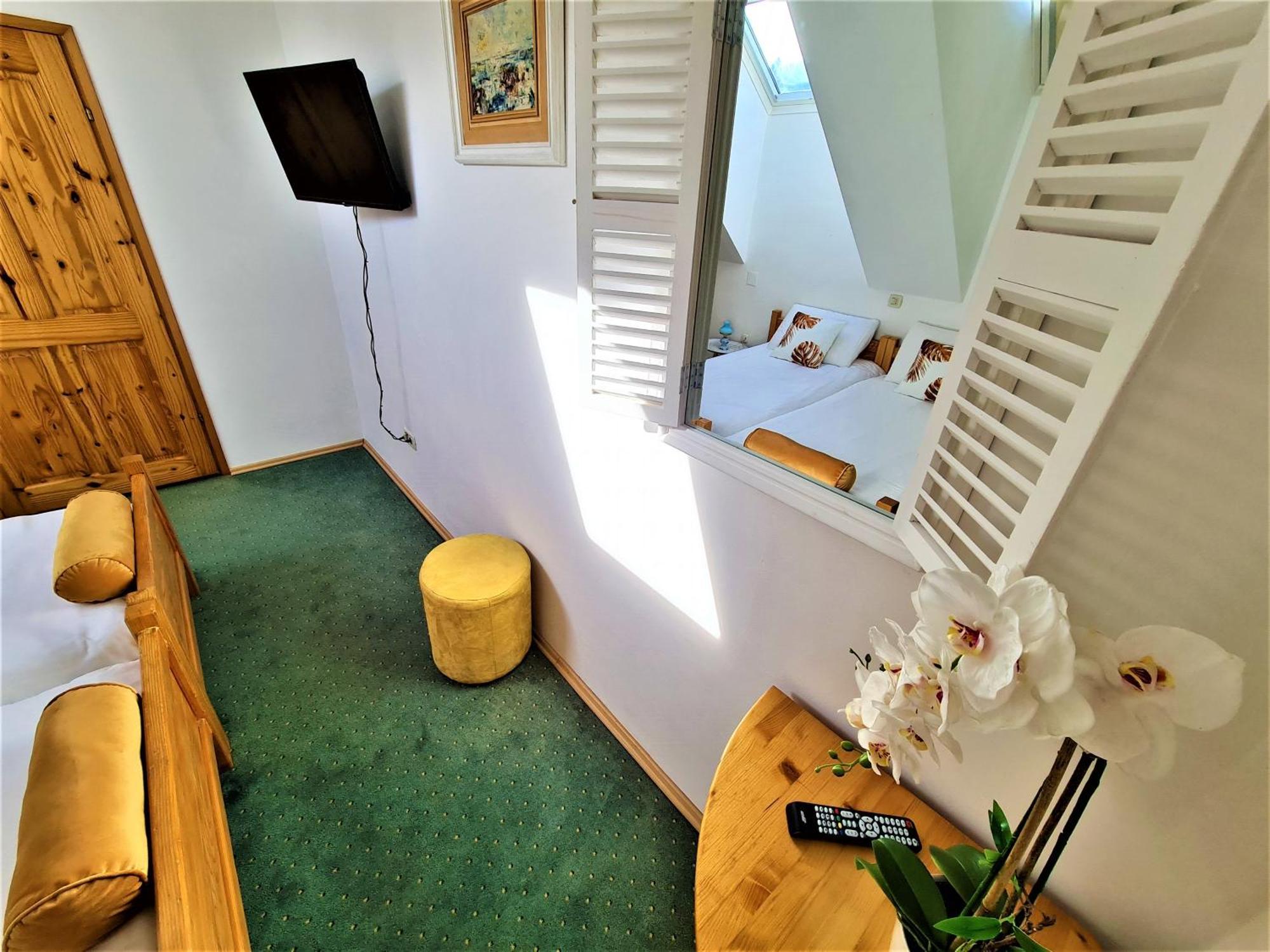 Sobe "Ela" Bed & Breakfast Fuzine Ruang foto